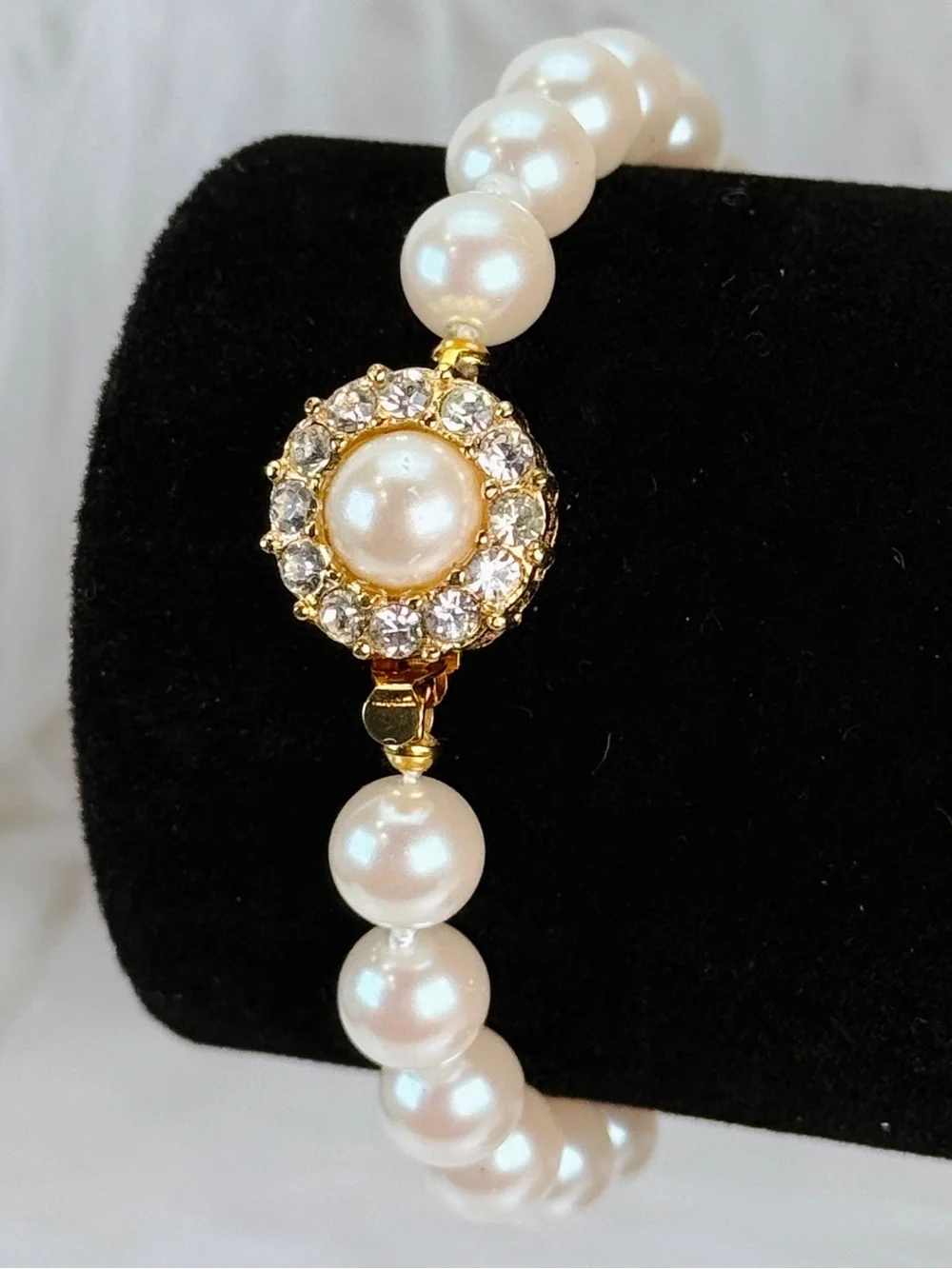 Gorgeous, vintage dressy, faux pearl bling bracelet